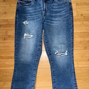 Classic Blue Distressed Women Maurice’s capris❤️❤️size 8